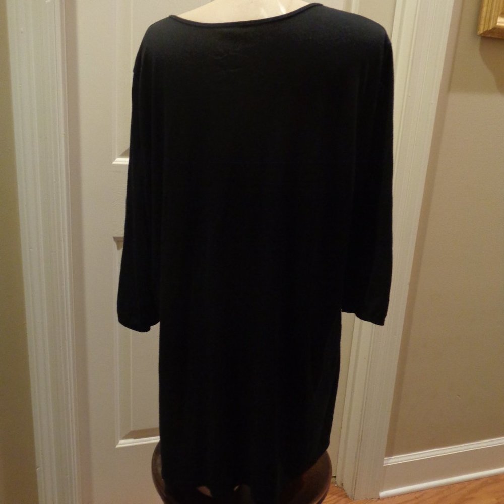 Long black top with 3/4 sleeves, keyhole neckline and gold sparkle dots - Picture 3 of 3